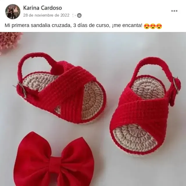 Publicación de una alumna con sandalias cruzadas rojas