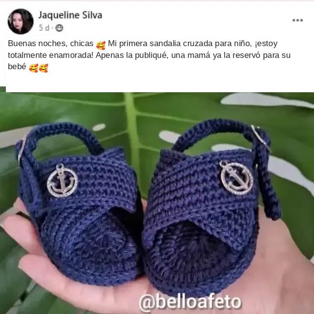 Publicación de una alumna con sandalias cruzadas azul marino