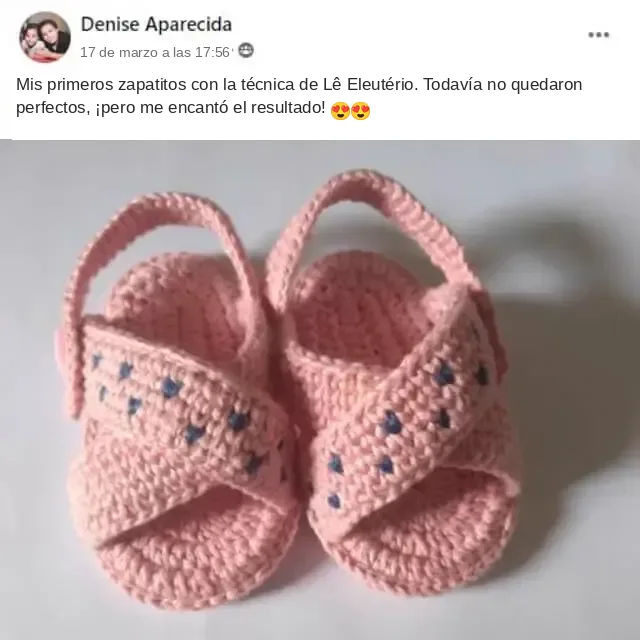 Publicación de una alumna con sandalias cruzadas rosadas