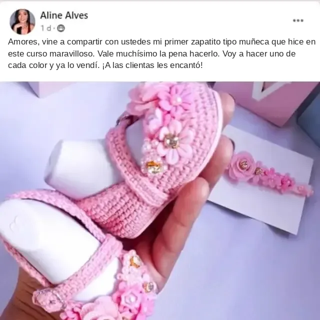 Publicación de una alumna con un zapatito tipo muñeca rosado con flores